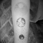 Фото рисунка тату планеты 04.11.2018 №036 - tattoo photos of the planet - tattoo-photo.ru