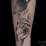 Фото рисунка тату планеты 04.11.2018 №096 - tattoo photos of the planet - tattoo-photo.ru