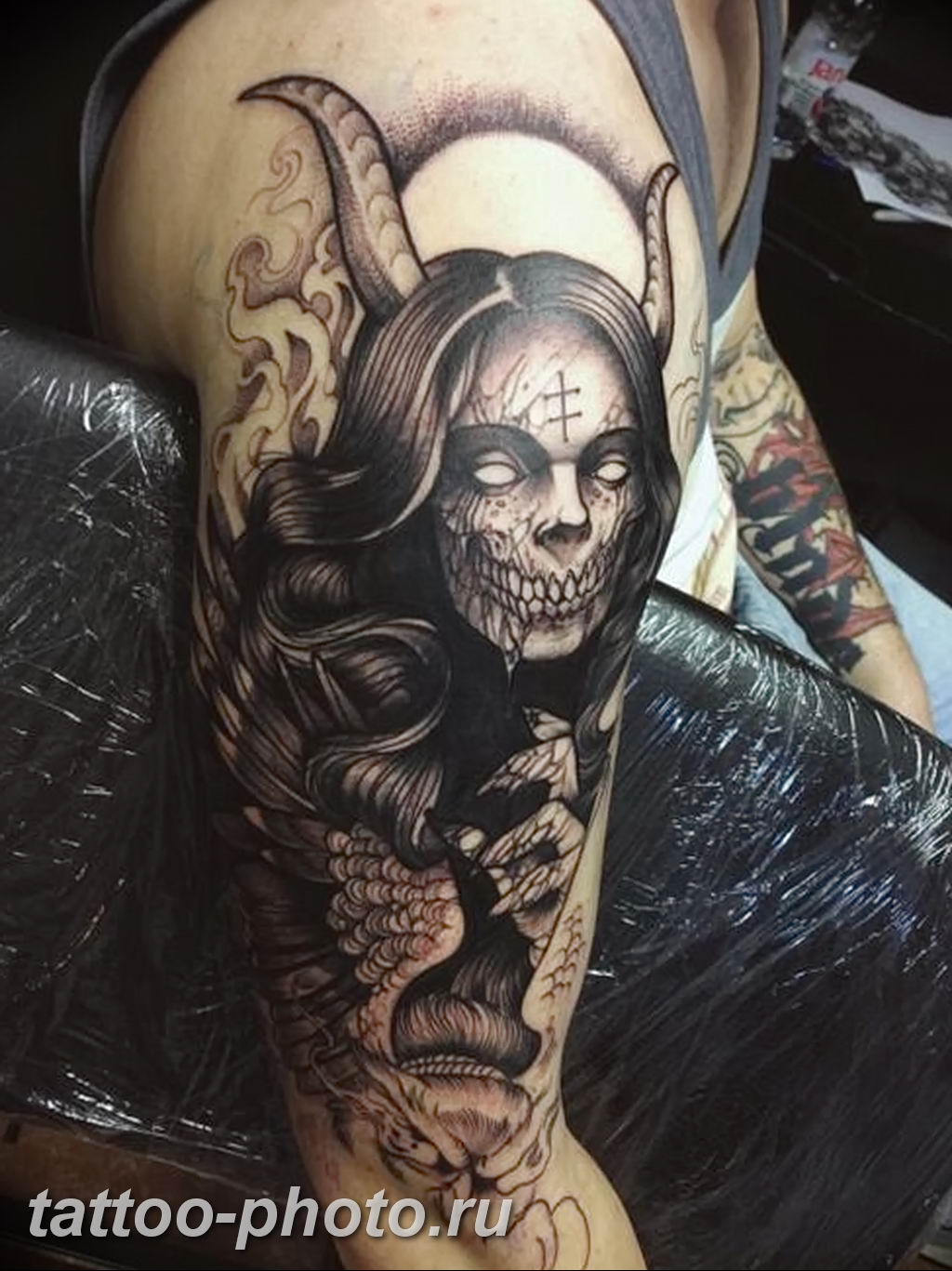 Black devil tattoo. Сатанические тату демон. Тату демон суккуб. Тату девушка демон. Тату девушка дьявол.