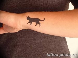 фото рисунка тату черная кошка 13.11.2018 №010 - black cat tattoo picture - tattoo-photo.ru