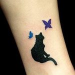 фото рисунка тату черная кошка 13.11.2018 №055 - black cat tattoo picture - tattoo-photo.ru