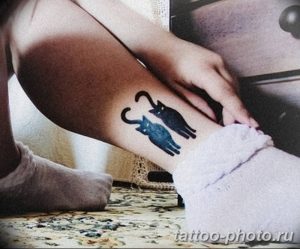 фото рисунка тату черная кошка 13.11.2018 №083 - black cat tattoo picture - tattoo-photo.ru