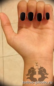 Фото рисунка Тату Близнецы 20.11.2018 №135 - photo tattoos gemini - tattoo-photo.ru