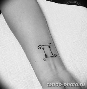 Фото рисунка Тату Близнецы 20.11.2018 №136 - photo tattoos gemini - tattoo-photo.ru