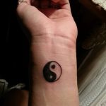 Фото рисунка тату Инь-Янь 08.11.2018 №014 - photo tattoo Yin-Yang - tattoo-photo.ru