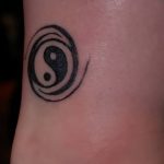 Фото рисунка тату Инь-Янь 08.11.2018 №375 - photo tattoo Yin-Yang - tattoo-photo.ru