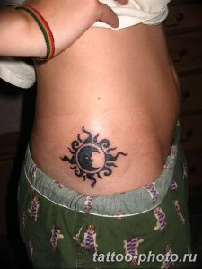 Фото рисунка тату Луна и Солнце 05.11.2018 №007 - tattoo Moon and Sun - tattoo-photo.ru