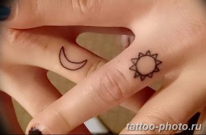 Фото рисунка тату Луна и Солнце 05.11.2018 №010 - tattoo Moon and Sun - tattoo-photo.ru