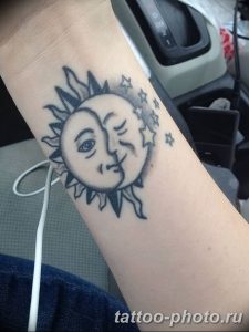 Фото рисунка тату Луна и Солнце 05.11.2018 №013 - tattoo Moon and Sun - tattoo-photo.ru