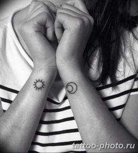 Фото рисунка тату Луна и Солнце 05.11.2018 №014 - tattoo Moon and Sun - tattoo-photo.ru
