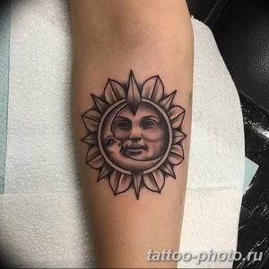 Фото рисунка тату Луна и Солнце 05.11.2018 №034 - tattoo Moon and Sun - tattoo-photo.ru