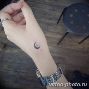 Фото рисунка тату Луна и Солнце 05.11.2018 №067 - tattoo Moon and Sun - tattoo-photo.ru