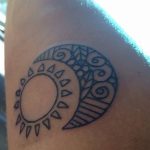 Фото рисунка тату Луна и Солнце 05.11.2018 №073 - tattoo Moon and Sun - tattoo-photo.ru