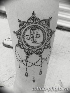 Фото рисунка тату Луна и Солнце 05.11.2018 №083 - tattoo Moon and Sun - tattoo-photo.ru