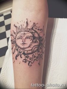 Фото рисунка тату Луна и Солнце 05.11.2018 №090 - tattoo Moon and Sun - tattoo-photo.ru