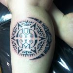 Фото рисунка тату Луна и Солнце 05.11.2018 №125 - tattoo Moon and Sun - tattoo-photo.ru