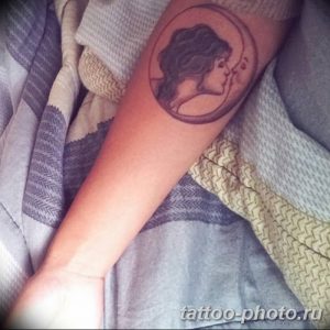 Фото рисунка тату Луна и Солнце 05.11.2018 №132 - tattoo Moon and Sun - tattoo-photo.ru