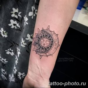Фото рисунка тату Луна и Солнце 05.11.2018 №170 - tattoo Moon and Sun - tattoo-photo.ru