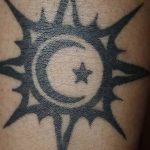 Фото рисунка тату Луна и Солнце 05.11.2018 №171 - tattoo Moon and Sun - tattoo-photo.ru