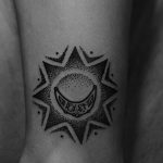 Фото рисунка тату Луна и Солнце 05.11.2018 №173 - tattoo Moon and Sun - tattoo-photo.ru
