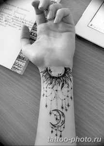 Фото рисунка тату Луна и Солнце 05.11.2018 №209 - tattoo Moon and Sun - tattoo-photo.ru