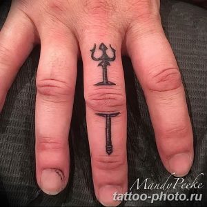 Фото рисунка тату Трезубец 07.11.2018 №043 - photo tattoo Trident - tattoo-photo.ru