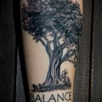 Фото рисунка тату дерево 07.11.2018 №064 - photo tattoo tree - tattoo-photo.ru