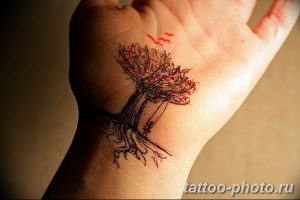 Фото рисунка тату дерево 07.11.2018 №332 - photo tattoo tree - tattoo-photo.ru