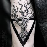 Фото рисунка тату дерево 07.11.2018 №449 - photo tattoo tree - tattoo-photo.ru