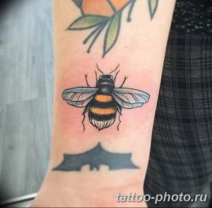 Фото рисунка тату оса 06.11.2018 №021 - photo tattoo wasp - tattoo-photo.ru