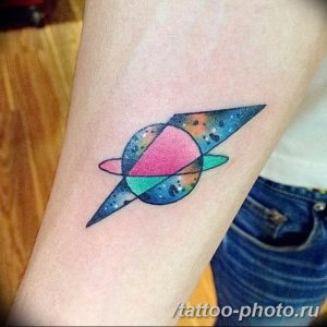 Фото рисунка тату планеты 04.11.2018 №023 - tattoo photos of the planet - tattoo-photo.ru