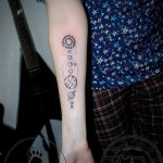 Фото рисунка тату планеты 04.11.2018 №041 - tattoo photos of the planet - tattoo-photo.ru