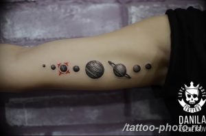 Фото рисунка тату планеты 04.11.2018 №044 - tattoo photos of the planet - tattoo-photo.ru