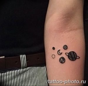 Фото рисунка тату планеты 04.11.2018 №045 - tattoo photos of the planet - tattoo-photo.ru