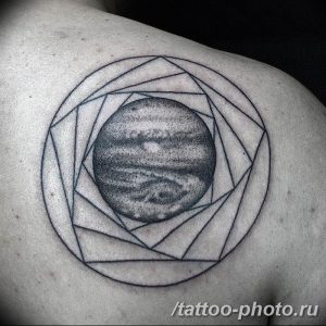 Фото рисунка тату планеты 04.11.2018 №062 - tattoo photos of the planet - tattoo-photo.ru