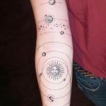 Фото рисунка тату планеты 04.11.2018 №065 - tattoo photos of the planet - tattoo-photo.ru