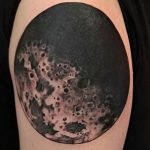 Фото рисунка тату планеты 04.11.2018 №073 - tattoo photos of the planet - tattoo-photo.ru