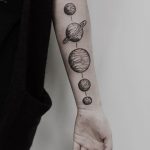 Фото рисунка тату планеты 04.11.2018 №132 - tattoo photos of the planet - tattoo-photo.ru