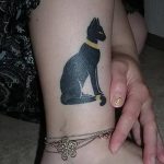 фото рисунка тату черная кошка 13.11.2018 №013 - black cat tattoo picture - tattoo-photo.ru
