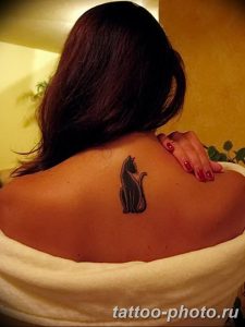 фото рисунка тату черная кошка 13.11.2018 №031 - black cat tattoo picture - tattoo-photo.ru