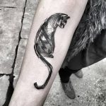фото рисунка тату черная кошка 13.11.2018 №044 - black cat tattoo picture - tattoo-photo.ru