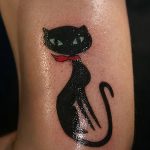 фото рисунка тату черная кошка 13.11.2018 №046 - black cat tattoo picture - tattoo-photo.ru