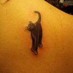 фото рисунка тату черная кошка 13.11.2018 №088 - black cat tattoo picture - tattoo-photo.ru