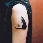 фото рисунка тату черная кошка 13.11.2018 №098 - black cat tattoo picture - tattoo-photo.ru