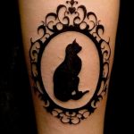 фото рисунка тату черная кошка 13.11.2018 №102 - black cat tattoo picture - tattoo-photo.ru