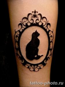 фото рисунка тату черная кошка 13.11.2018 №102 - black cat tattoo picture - tattoo-photo.ru