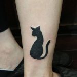 фото рисунка тату черная кошка 13.11.2018 №118 - black cat tattoo picture - tattoo-photo.ru