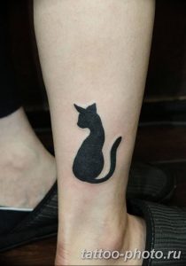 фото рисунка тату черная кошка 13.11.2018 №118 - black cat tattoo picture - tattoo-photo.ru