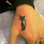 фото рисунка тату черная кошка 13.11.2018 №127 - black cat tattoo picture - tattoo-photo.ru