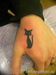 фото рисунка тату черная кошка 13.11.2018 №127 - black cat tattoo picture - tattoo-photo.ru